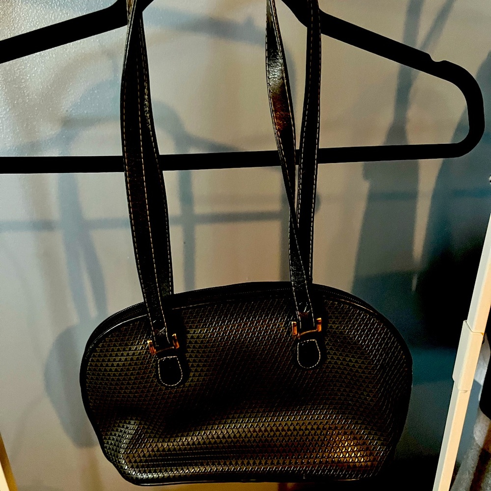 Liz Claiborne black crossbody purse 👜